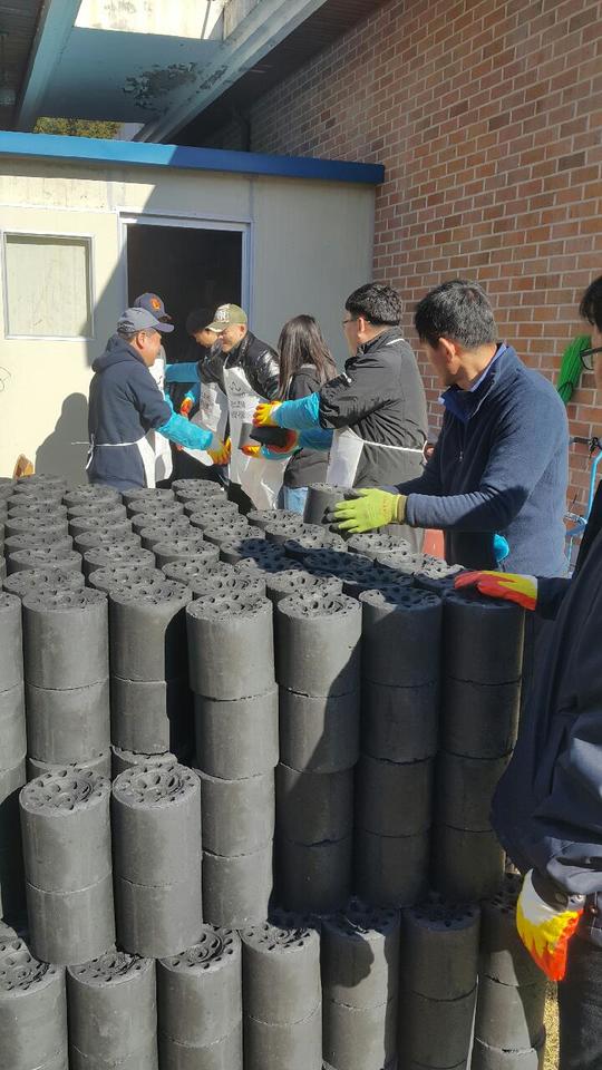 [Sharing Love] Donating briquette/heating oil of love for winter season